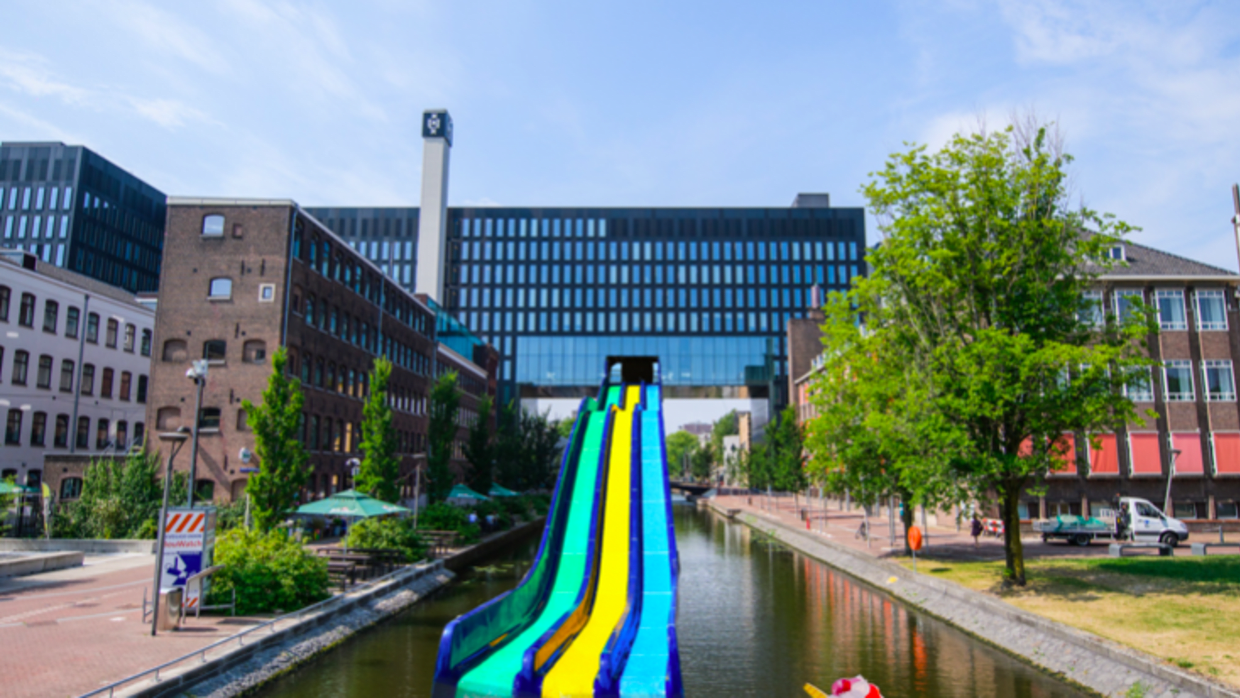 Een glijbaan op de Roeterseilandcampus? 1 april op de universiteit 